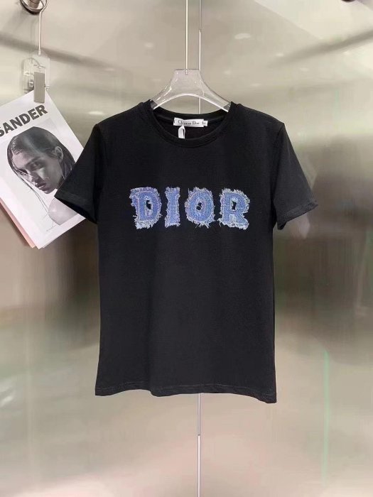 Dior CD T恤 經典字母印花烫钻设计上別緻！滿滿細節，百搭，非常好看✨