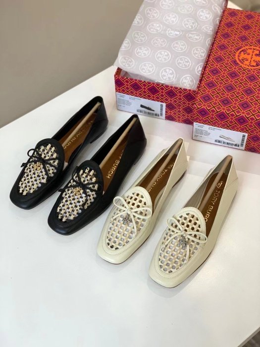 ╭☆包媽子店☆ TORY BURCH Charm Woven Loafer 夏季牛皮休閒鞋新品 ((上班好穿))