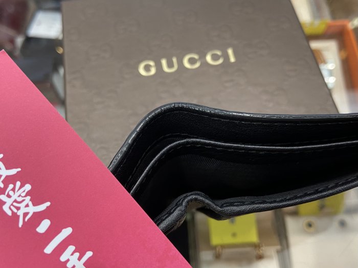 ☆最愛二手精品☆ GUCCI 黑色全皮壓紋對開6卡短夾皮夾 145754 B8854