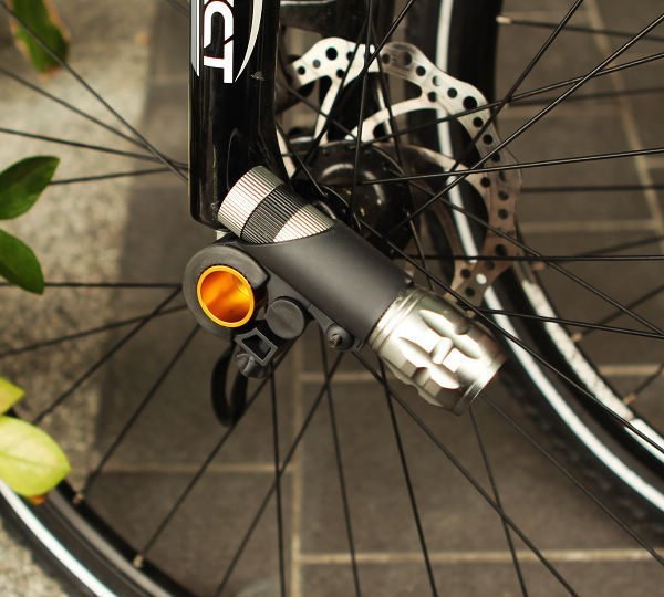 【飛輪單車】自行車車輪延伸燈架 快拆燈座 快拆燈架-有效利用空間(適用快拆桿)[0271]
