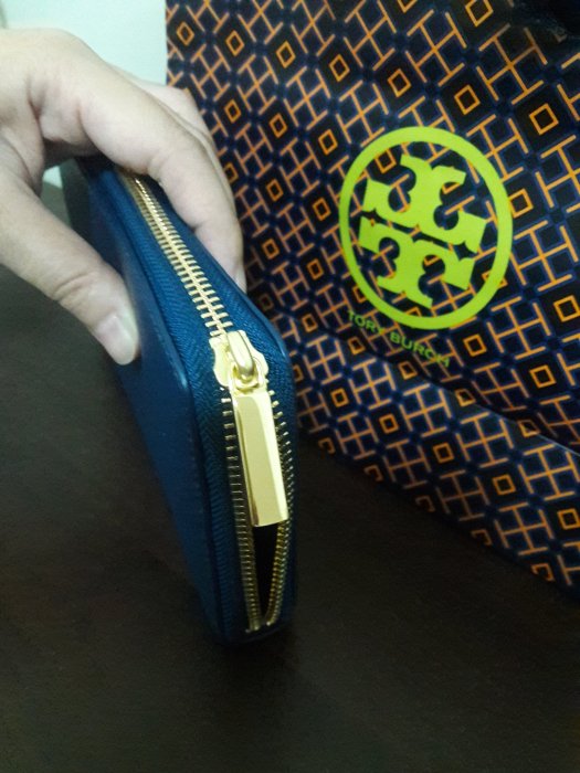 全新正品購TORY BURCH 拉鍊真皮長夾