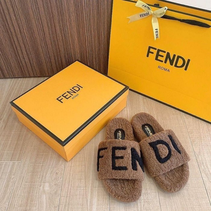 【MOMO生活館】FENDI 芬迪 新款F家毛毛拖鞋女秋冬居家羊羔毛一字拖鞋百搭外穿懶人鞋