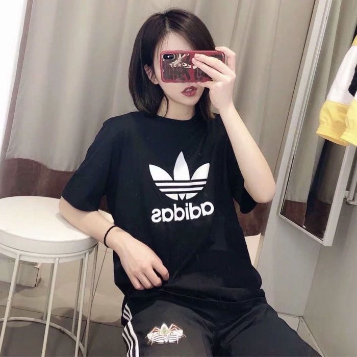 【男女同款】愛迪達 adidas 三葉草 衣服 短T 短袖T恤 短袖上衣 男款 女款 情侶裝 男女衣著 大尺碼❤️售紫色