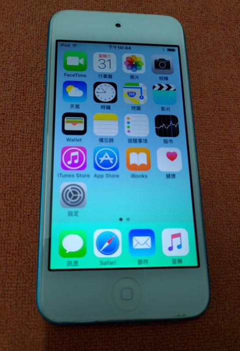 Apple 
ipod Touch 5代 
4吋儲存空間 32GB 
使用功能正常
二手外觀九成五新
背面藍色機身
角有使用痕跡