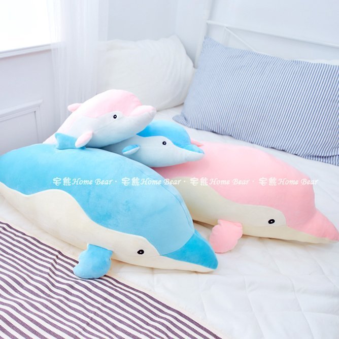 買大送小 海豚抱枕 可當長枕 玩偶 買90cm送50cm【宅熊】