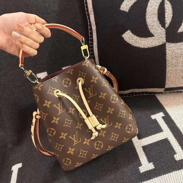 LV M46581 NeoNoe BB 新款水桶包 老花 現貨