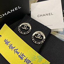 ☆最愛二手精品☆ CHANEL 全新香奈兒金色圓形皮穿鍊鏤空耳環 AB7845   C3997