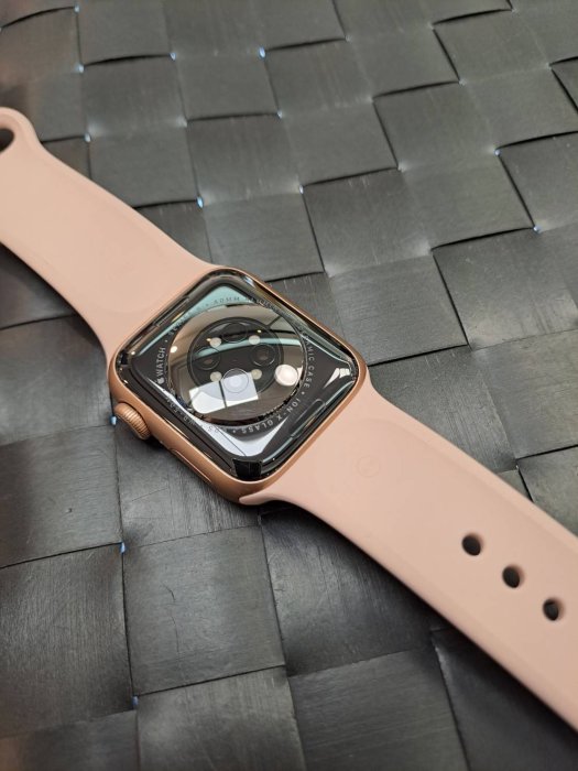 奇機通訊(巨蛋店)-二手 9.5成新 Apple Watch Series 6 40MM GPS 觸控螢幕 粉色