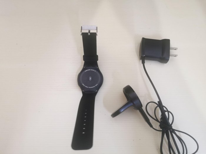手感很好 二手幾乎無傷功能正常 三星 GEAR S2 手錶 錶 智慧 藍芽 手錶 賣2千5 也可用各式物品換