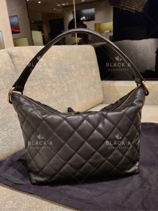 【BLACK A】CHANEL 23B Hobo Bag 黑色小牛皮嬉皮包 價格私訊