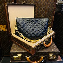 【哈極品】極新美品 《Louis Vuitton Coussin MM 黑色 小羊皮壓紋 枕頭包 兩用 手拿/肩背包》