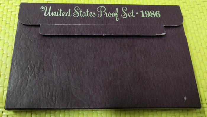 美國1986年套幣，附紙外盒及說明。