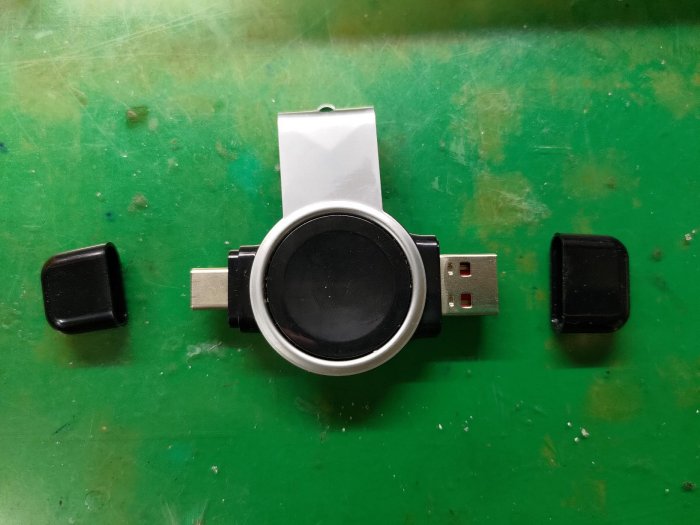 SAMSUNG Galaxy Watch5(SM-R900) 40mm(藍芽 GPS)-辰曜銀 ●含原廠充電線+額外贈送藍色錶帶+副廠充電器● 九成新