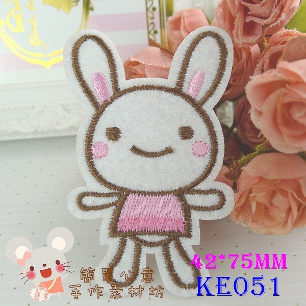 KE051【每個15元】手作布飾☆42*75MM萌萌小白兔電腦刺繡布飾布貼☆手工藝拼布補丁補洞【簡單心意素材坊】