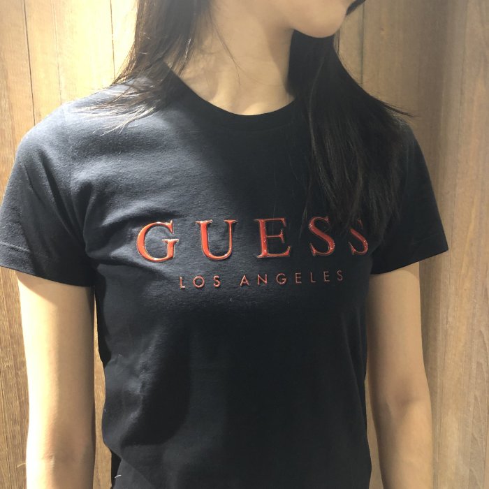 美國百分百【全新真品】Guess T恤 T-shirt 短袖 短T U領 浮雕logo 女 黑色 J342