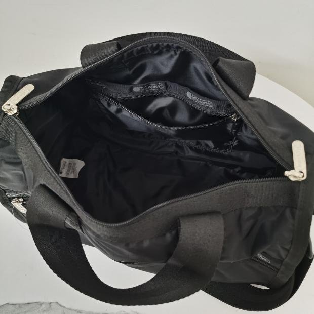 【MOMO全球購】LeSportsac 防潑水布包平常出門上班可用手提斜挎包7384小號多色可選