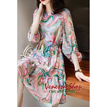 VENESSA~ 新款 絢麗浪漫印花 親膚舒適真絲 時尚燈籠袖 寬鬆綁帶洋裝 連身裙 (K1365)