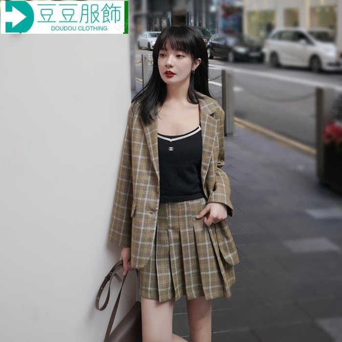 高CP值 格子西裝外套女2020年秋冬新款韓版復古英倫風小西服百褶裙兩件套 西外~豆豆服飾