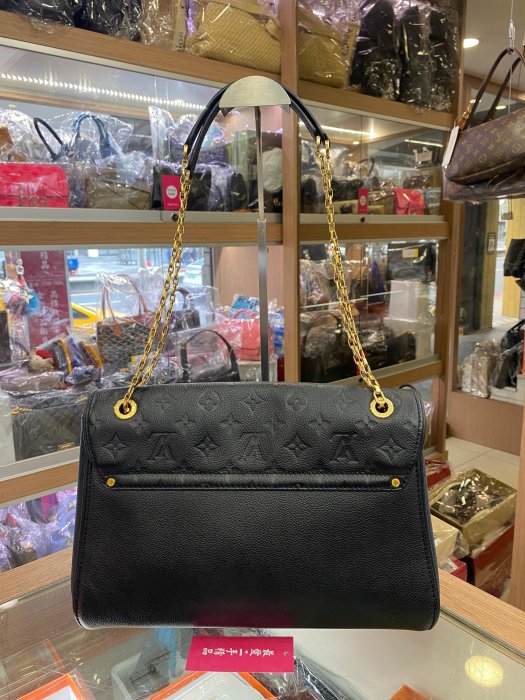 ☆最愛二手精品☆ LOUIS VUITTON LV  黑色全皮壓紋金釦鍊帶肩背包斜背包 M48933 XG6917 saint germain mm