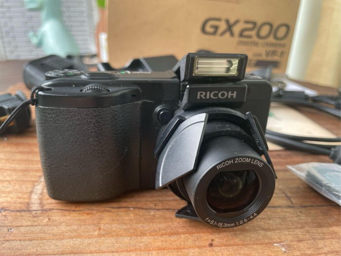 RICOH GX200