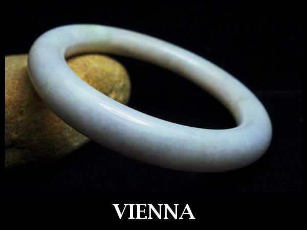 《A貨翡翠》【VIENNA】《手圍15.9/10mm版寬》緬甸玉/冰種唯美淡紫帶蜜糖黃/圓骨玉鐲/手鐲V+055