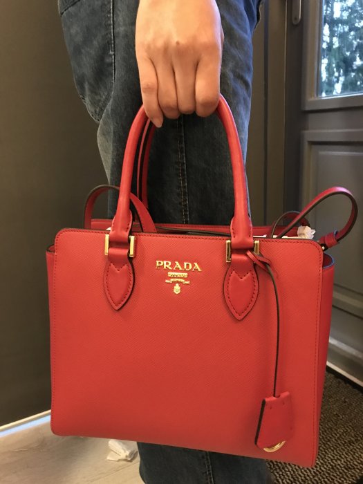 全新 Prada 紅色十字格紋 防刮牛皮 手提側肩背兩用包(殺手包)