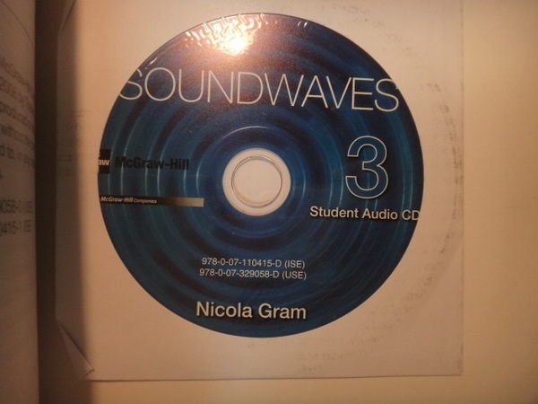 【愛悅二手書坊 14-59】SOUNDWAVES Student Book 3(附光碟)