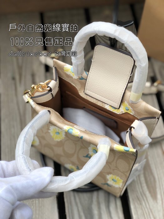 台灣現貨 Coach C3599 MINI CALLY 折扣款雛菊圖騰 全新正品 CELINE手機包 LV款琴譜包