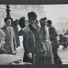 [銀九藝] 二戰 勝利之吻 法國巴黎 市政大廳廣場 早期大張黑白照片