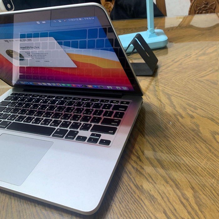 2015年 Apple MacBook Pro A1502 i5 2.6ghz 四線執行序 ram 8g  SSD 128g外觀美螢幕色彩鮮豔電池可續電附變壓器