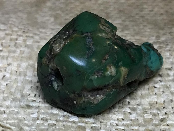 【和喜屋E932】綠松石(數百年老珠)皮殼温潤,磨損自然