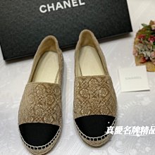 《真愛名牌精品》CHANEL 黑+駝色 玫瑰 麂皮 鉛筆鞋 35號*全新**200947代購