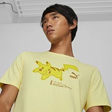 南🔥2023 1月 PUMA 寶可夢聯名 Pokemon 短袖上衣 短T 皮卡丘 男款 淺黃 53654769