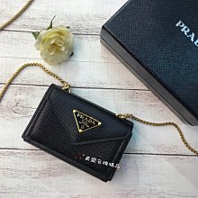 《真愛名牌精品》PRADA 1MT011 黑尼龍金字LOGO mini 斜背短夾鍊包(鍊可拆) *全新*代購*