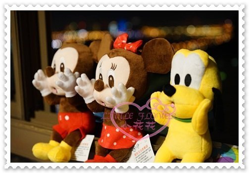 ♥小花花日本精品♥《Disney》迪士尼米妮娃娃布偶玩偶坐姿邊緣系列捧臉送禮首選生日禮物情人節禮物 50123605