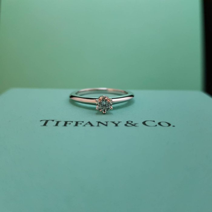 感謝收藏《三福堂國際珠寶名品1264》Tiffany Setting經典六爪鑽戒(0.23CT) D VS2 3EX