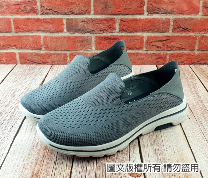 【琪琪的店】SKECHERS 男款 GO WALK 5 套入款 半拖鞋 踩後跟 休閒鞋 健走鞋 55523CHAR 灰