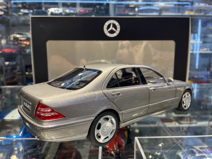 吉華科技@ 1/18 原廠 Mercedes-Benz S 600 V220 (2000-2005)