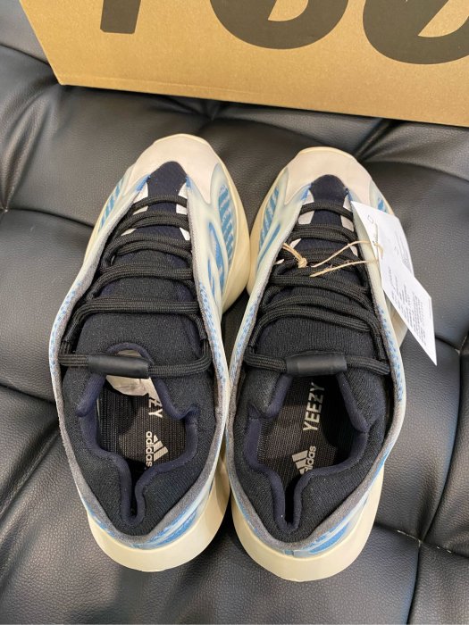 EZ兔購】~ 正品～adidas Yeezy Boost 700 V3鞋現貨23.5 24 | Yahoo奇摩拍賣