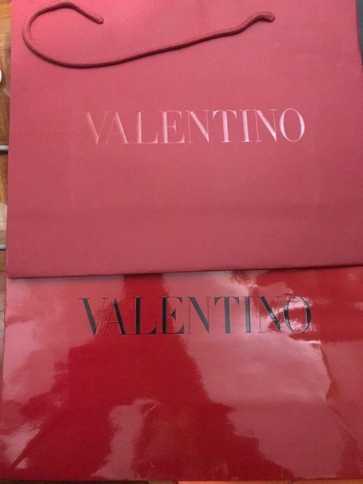 VALENTINO 買羊毛大衣的紅色亮面超大紙袋