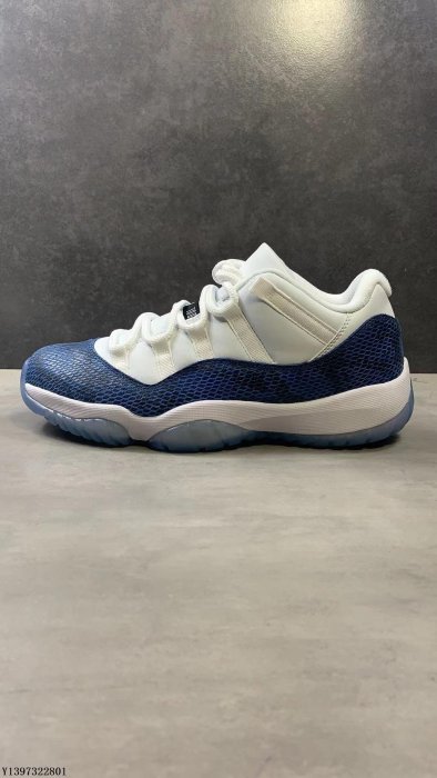 AIR JORDAN 11 LOW LE 藍蛇紋時尚 11代 籃球潮鞋 SNAKE CD6846-102