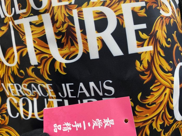 ☆最愛二手精品☆ Versace 凡賽斯黑色拼黃色圖騰白字母束口手提包後背包 XG6943