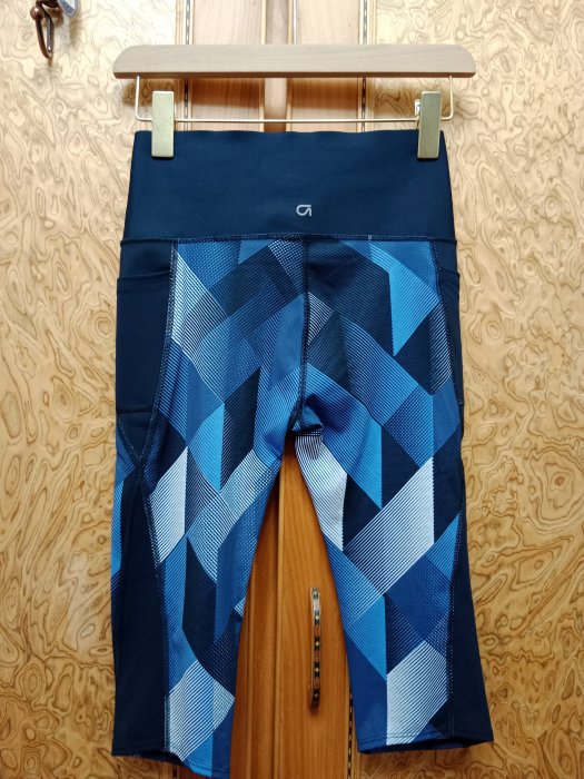 全新【唯美良品】GAP 藍色彈力運動七分褲~ W426-5700.