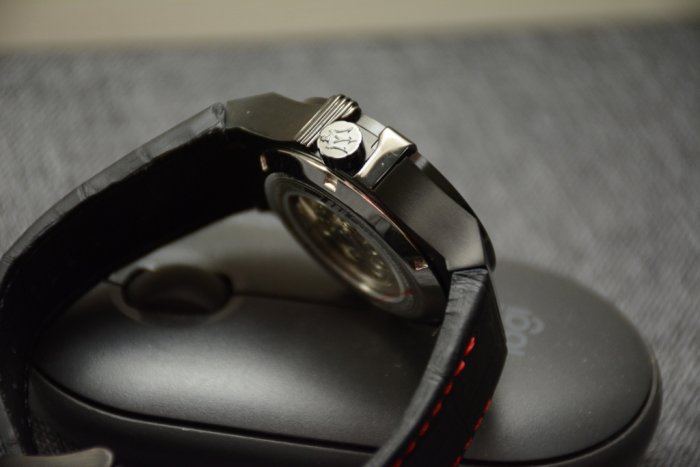 【MASERATI 瑪莎拉蒂】男女通用機械錶型號R8821108010(黑色錶面黑錶殼深黑色真皮皮革錶帶款)