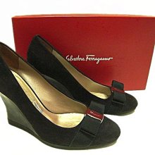 *Beauty*Ferragamo 黑色麂皮LOGO蝴蝶結楔型高跟鞋 6 1/2號  YUKI 原價19800元