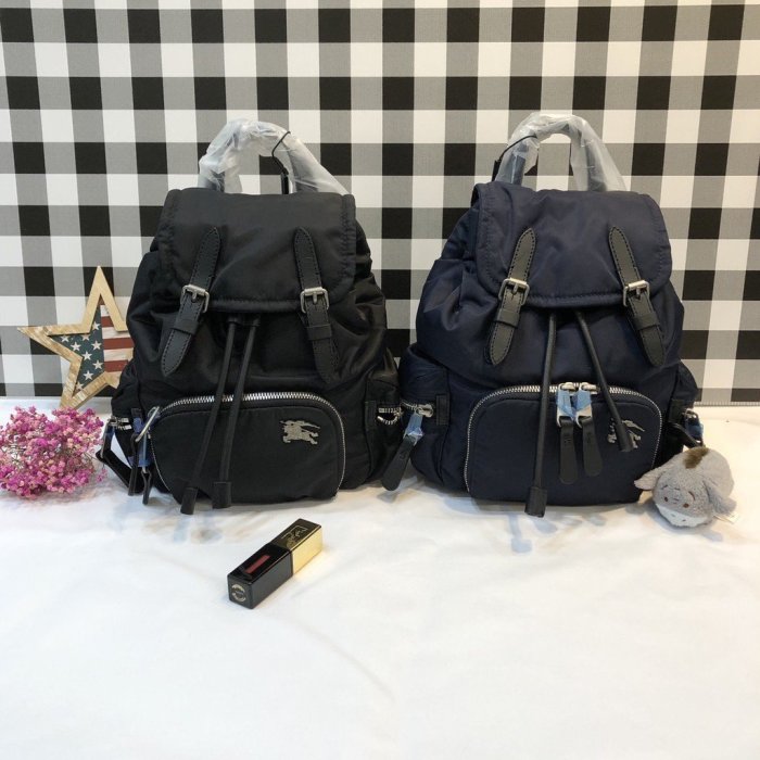 【二手】BURBERRY The Rucksack 金屬戰馬LOGO軍旅後背包 (小款) 手提/後背/斜背