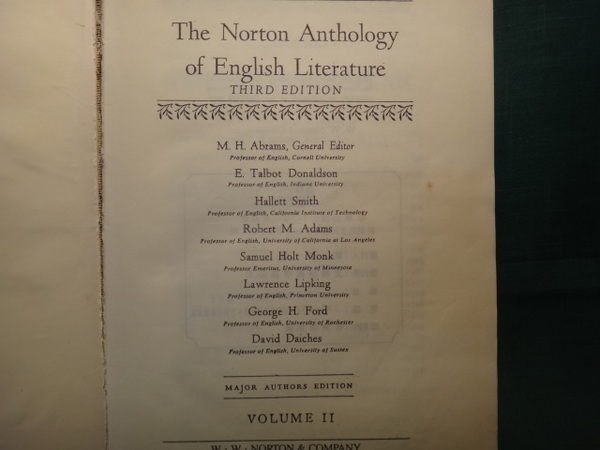 【愛悅二手書坊 03-17】The Norton Anthology of English Literature