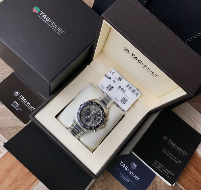 TAG HEUER Formula 1 灰色錶盤 黑色陶瓷+銀色不鏽鋼錶帶 石英 三眼計時 男士手錶 CAZ1011.BA0843 豪雅 F1