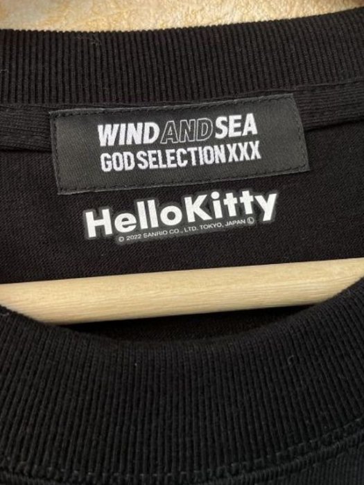 BLACK全新WIND AND SEA × Hello Kitty貓 x GOD SELECTION XXX三方聯名短T