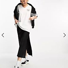 (嫻嫻屋) 英國ASOS-adidas 男朋友風白色圓領T恤上衣 EG23